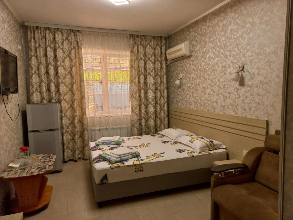 Mini-Hotel Zhemchuzhina Lazarevskoje Exteriör bild