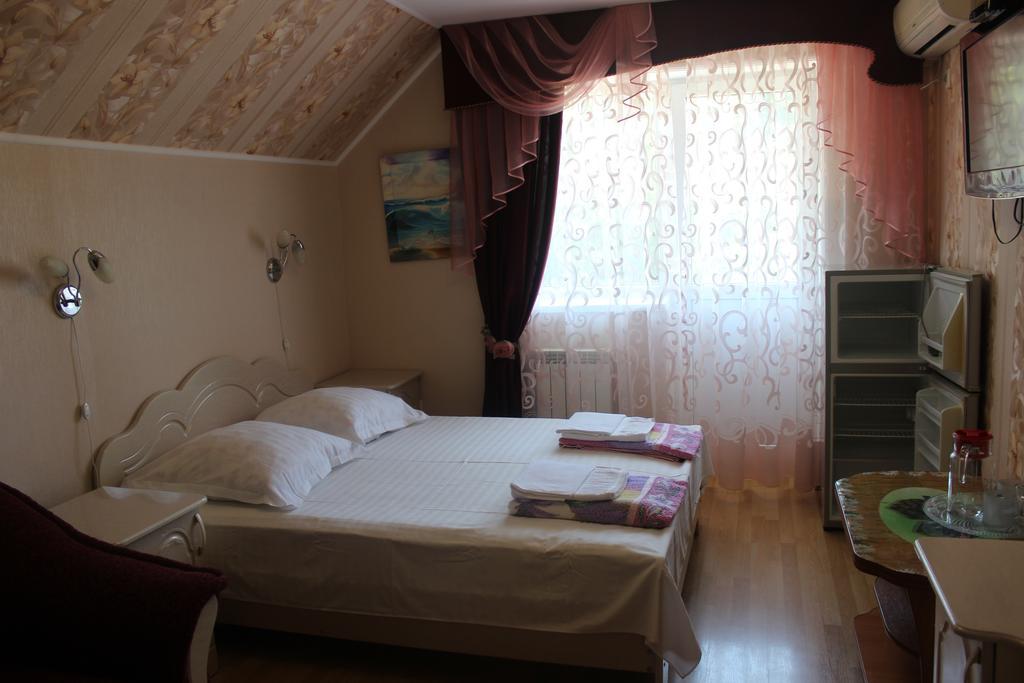 Mini-Hotel Zhemchuzhina Lazarevskoje Exteriör bild